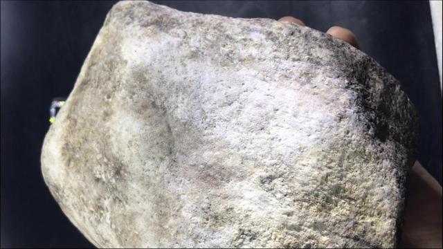 翡翠原石批发价格洛阳翡翠原石交易市场-第6张图片-翡翠网 翡翠原石批发价格洛阳翡翠原石交易市场-第6张图片-翡翠网