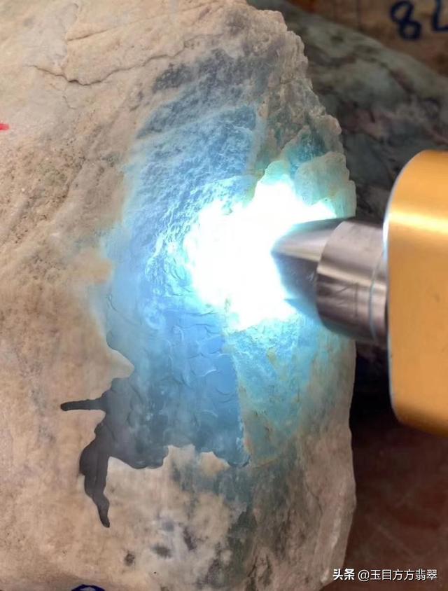 翁巴列场口原石皮壳特点翁巴列翡翠原石图-第6张图片-翡翠网 翁巴列场口原石皮壳特点翁巴列翡翠原石图-第6张图片-翡翠网