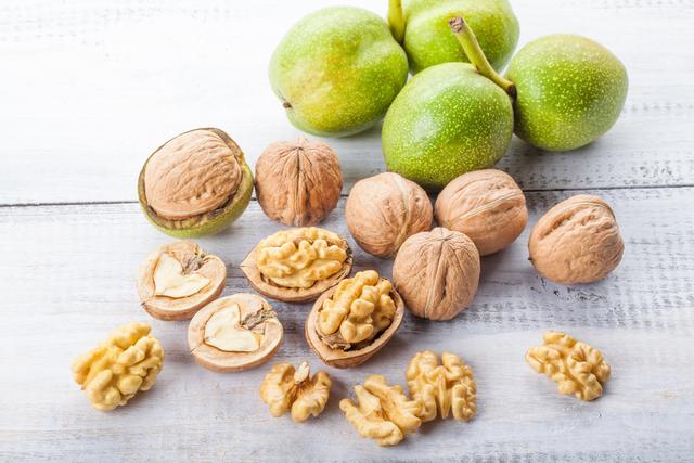 翡翠原石阿丽砍价,瑞丽姐告翡翠如何砍价-第1张图片-翡翠网 翡翠原石阿丽砍价,瑞丽姐告翡翠如何砍价-第1张图片-翡翠网