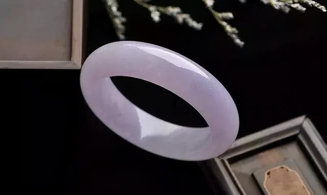 怎么养翡翠镯子bb姐带翡翠手镯-第3张图片-翡翠网 怎么养翡翠镯子bb姐带翡翠手镯-第3张图片-翡翠网