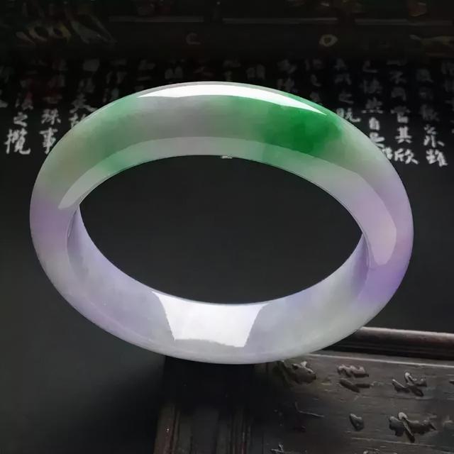 怎么养翡翠镯子bb姐带翡翠手镯-第7张图片-翡翠网 怎么养翡翠镯子bb姐带翡翠手镯-第7张图片-翡翠网