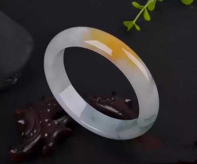 怎么养翡翠镯子bb姐带翡翠手镯-第11张图片-翡翠网 怎么养翡翠镯子bb姐带翡翠手镯-第11张图片-翡翠网