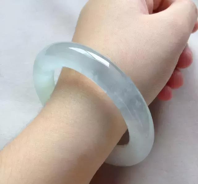 怎么养翡翠镯子bb姐带翡翠手镯-第12张图片-翡翠网 怎么养翡翠镯子bb姐带翡翠手镯-第12张图片-翡翠网