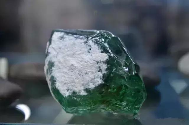 冰种和玻璃种哪个好玻璃种祖母绿翡翠价格-第4张图片-翡翠网 冰种和玻璃种哪个好玻璃种祖母绿翡翠价格-第4张图片-翡翠网