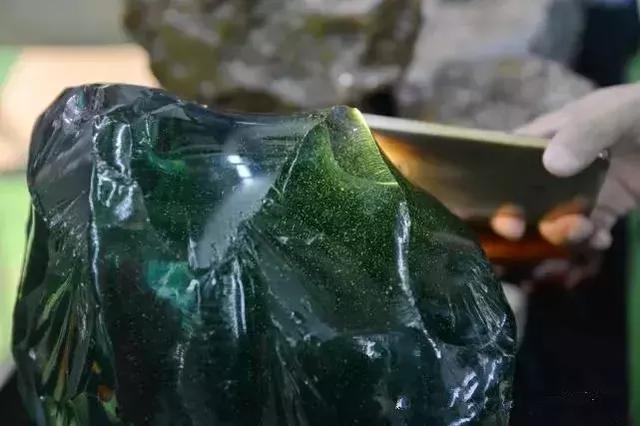 冰种和玻璃种哪个好玻璃种祖母绿翡翠价格-第6张图片-翡翠网 冰种和玻璃种哪个好玻璃种祖母绿翡翠价格-第6张图片-翡翠网