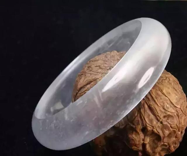 冰种和玻璃种哪个好玻璃种祖母绿翡翠价格-第10张图片-翡翠网 冰种和玻璃种哪个好玻璃种祖母绿翡翠价格-第10张图片-翡翠网