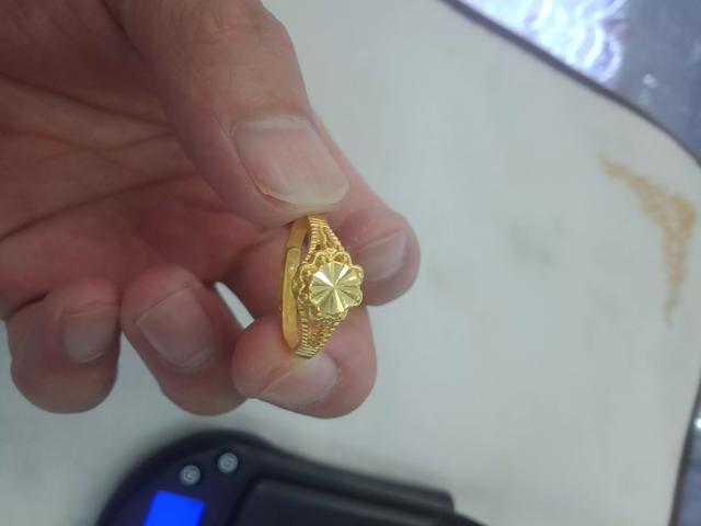 黄金戒指女款黄金戒指最新款式女-第2张图片-翡翠网 黄金戒指女款黄金戒指最新款式女-第2张图片-翡翠网