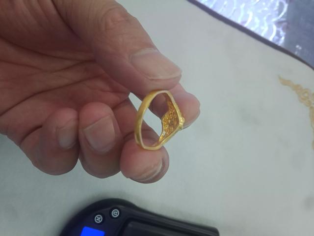 黄金戒指女款黄金戒指最新款式女-第3张图片-翡翠网 黄金戒指女款黄金戒指最新款式女-第3张图片-翡翠网