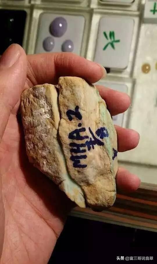 翡翠原石怎么样猫里奥网,怎样看翡翠戒面是不是原石-第1张图片-翡翠网 翡翠原石怎么样猫里奥网,怎样看翡翠戒面是不是原石-第1张图片-翡翠网