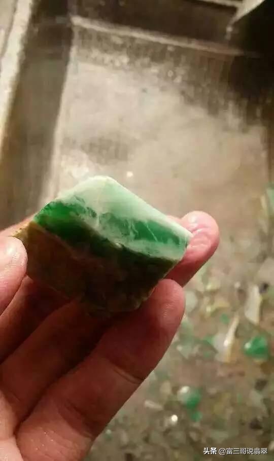 翡翠原石怎么样猫里奥网,怎样看翡翠戒面是不是原石-第4张图片-翡翠网 翡翠原石怎么样猫里奥网,怎样看翡翠戒面是不是原石-第4张图片-翡翠网