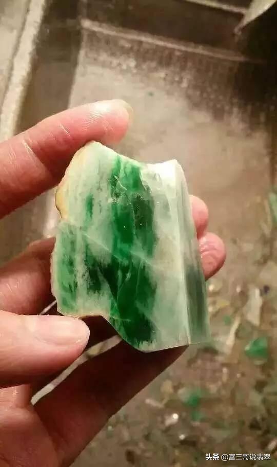 翡翠原石怎么样猫里奥网,怎样看翡翠戒面是不是原石-第5张图片-翡翠网 翡翠原石怎么样猫里奥网,怎样看翡翠戒面是不是原石-第5张图片-翡翠网