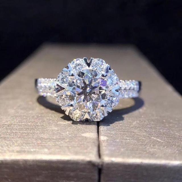 钻石注重颜色还是净度,钻戒的色度净度级别-第25张图片-翡翠网 钻石注重颜色还是净度,钻戒的色度净度级别-第25张图片-翡翠网