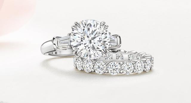 钻石注重颜色还是净度,钻戒的色度净度级别-第27张图片-翡翠网 钻石注重颜色还是净度,钻戒的色度净度级别-第27张图片-翡翠网