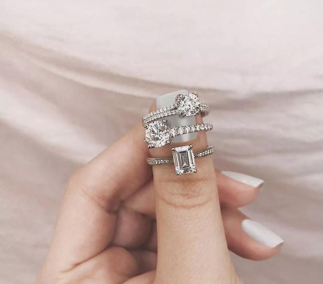 钻石注重颜色还是净度,钻戒的色度净度级别-第28张图片-翡翠网 钻石注重颜色还是净度,钻戒的色度净度级别-第28张图片-翡翠网