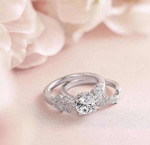 钻石注重颜色还是净度,钻戒的色度净度级别-第32张图片-翡翠网 钻石注重颜色还是净度,钻戒的色度净度级别-第32张图片-翡翠网