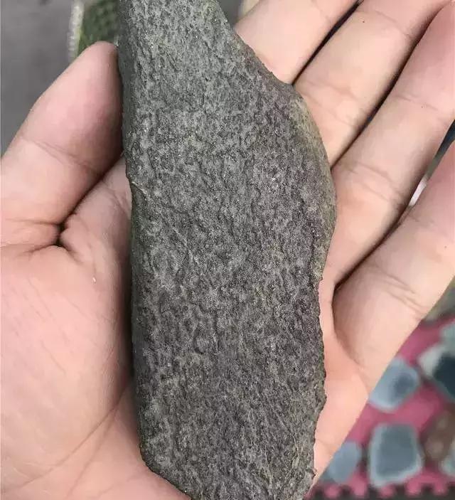 油性皮壳得翡翠原石,油性皮壳翡翠原石-第1张图片-翡翠网 油性皮壳得翡翠原石,油性皮壳翡翠原石-第1张图片-翡翠网