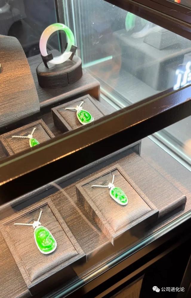 带你快速了解翡翠的基本知识,百万粉丝翡翠知识-第2张图片-翡翠网 带你快速了解翡翠的基本知识,百万粉丝翡翠知识-第2张图片-翡翠网