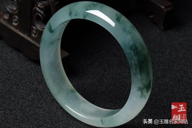 上海飘花手镯翡翠玉石,飘花手镯差不多是多少价位-第1张图片-翡翠网 上海飘花手镯翡翠玉石,飘花手镯差不多是多少价位-第1张图片-翡翠网