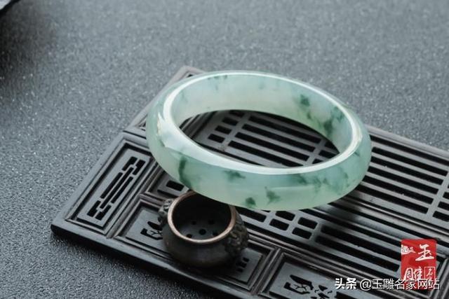 上海飘花手镯翡翠玉石,飘花手镯差不多是多少价位-第2张图片-翡翠网 上海飘花手镯翡翠玉石,飘花手镯差不多是多少价位-第2张图片-翡翠网