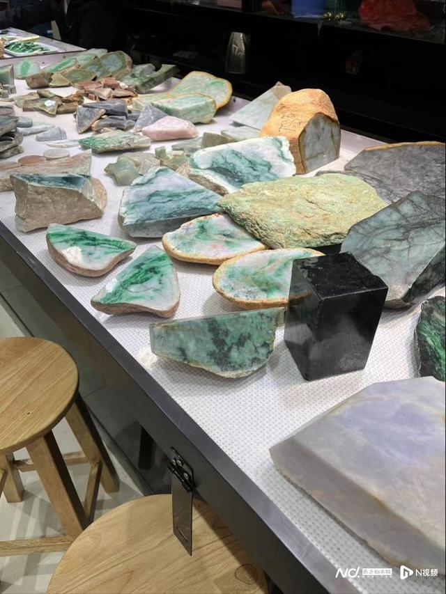 翡翠收藏知识三十讲何时出版,讲翡翠的技能技巧-第4张图片-翡翠网 翡翠收藏知识三十讲何时出版,讲翡翠的技能技巧-第4张图片-翡翠网