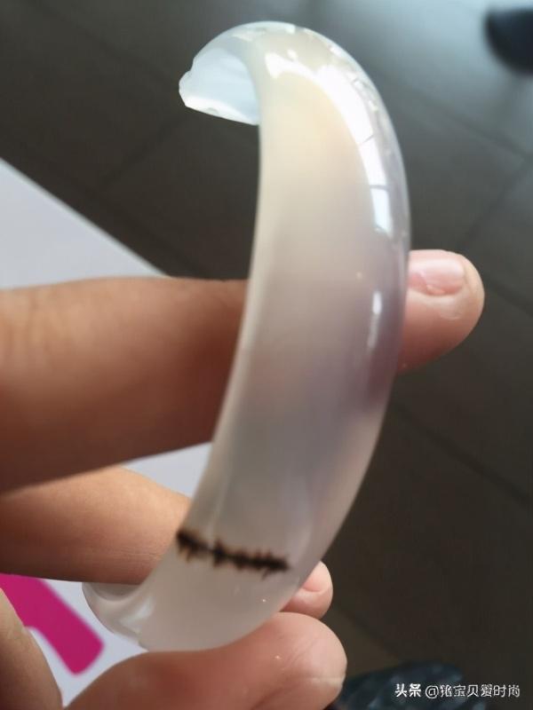 翡翠手镯碎了什么预兆不小心把女的翡翠手镯打碎了-第2张图片-翡翠网 翡翠手镯碎了什么预兆不小心把女的翡翠手镯打碎了-第2张图片-翡翠网