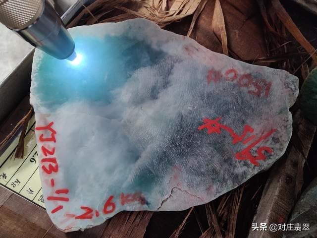 四会成品翡翠价格翡翠原石和成品对比-第5张图片-翡翠网 四会成品翡翠价格翡翠原石和成品对比-第5张图片-翡翠网