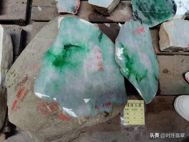 四会成品翡翠价格翡翠原石和成品对比-第8张图片-翡翠网 四会成品翡翠价格翡翠原石和成品对比-第8张图片-翡翠网