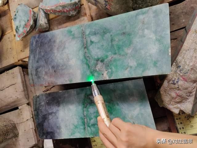 四会成品翡翠价格翡翠原石和成品对比-第9张图片-翡翠网 四会成品翡翠价格翡翠原石和成品对比-第9张图片-翡翠网