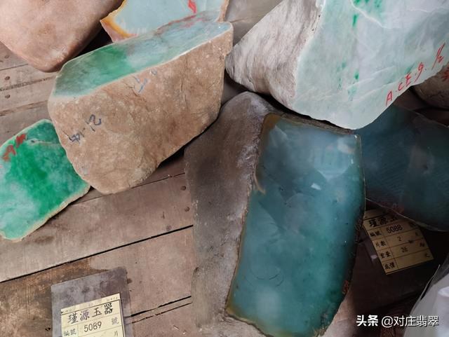 四会成品翡翠价格翡翠原石和成品对比-第11张图片-翡翠网 四会成品翡翠价格翡翠原石和成品对比-第11张图片-翡翠网