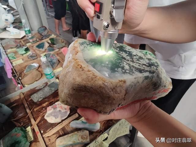 四会成品翡翠价格翡翠原石和成品对比-第14张图片-翡翠网 四会成品翡翠价格翡翠原石和成品对比-第14张图片-翡翠网