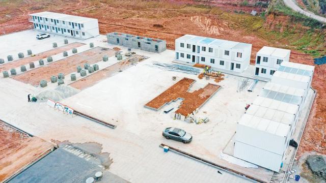 广安绿水翡翠原石,冰种蓝水翡翠-第3张图片-翡翠网 广安绿水翡翠原石,冰种蓝水翡翠-第3张图片-翡翠网