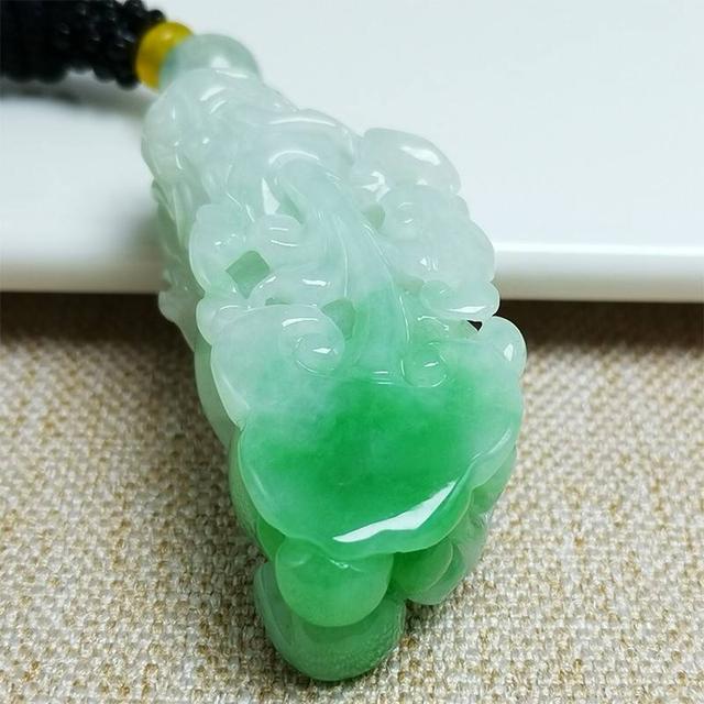 翡翠外面的石头叫什么翡翠原石是古董吗-第2张图片-翡翠网 翡翠外面的石头叫什么翡翠原石是古董吗-第2张图片-翡翠网