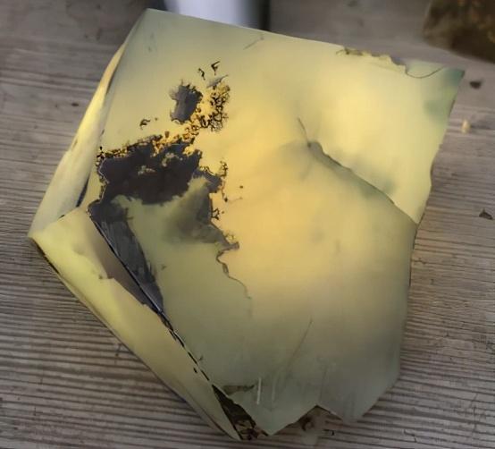 莫西沙铁锈皮图片漠西沙铁锈皮翡翠原石-第5张图片-翡翠网 莫西沙铁锈皮图片漠西沙铁锈皮翡翠原石-第5张图片-翡翠网