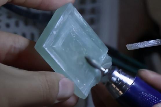 莫西沙铁锈皮图片漠西沙铁锈皮翡翠原石-第7张图片-翡翠网 莫西沙铁锈皮图片漠西沙铁锈皮翡翠原石-第7张图片-翡翠网