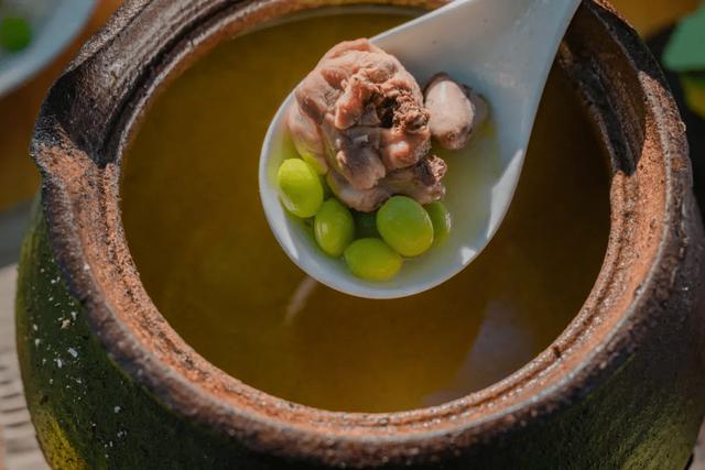 果绿翡翠戒面是怎么样的翡翠果价格-第12张图片-翡翠网 果绿翡翠戒面是怎么样的翡翠果价格-第12张图片-翡翠网