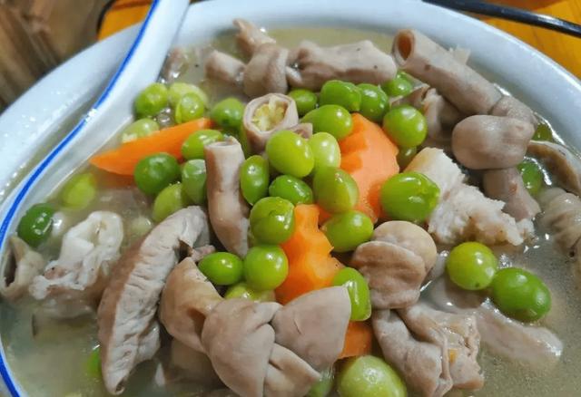 果绿翡翠戒面是怎么样的翡翠果价格-第16张图片-翡翠网 果绿翡翠戒面是怎么样的翡翠果价格-第16张图片-翡翠网