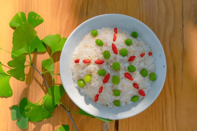 果绿翡翠戒面是怎么样的翡翠果价格-第17张图片-翡翠网 果绿翡翠戒面是怎么样的翡翠果价格-第17张图片-翡翠网