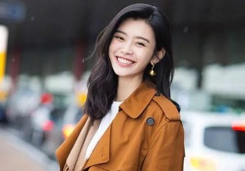 翡翠手镯能和金项链戴一起吗,玉和人有缘的征兆-第2张图片-翡翠网 翡翠手镯能和金项链戴一起吗,玉和人有缘的征兆-第2张图片-翡翠网