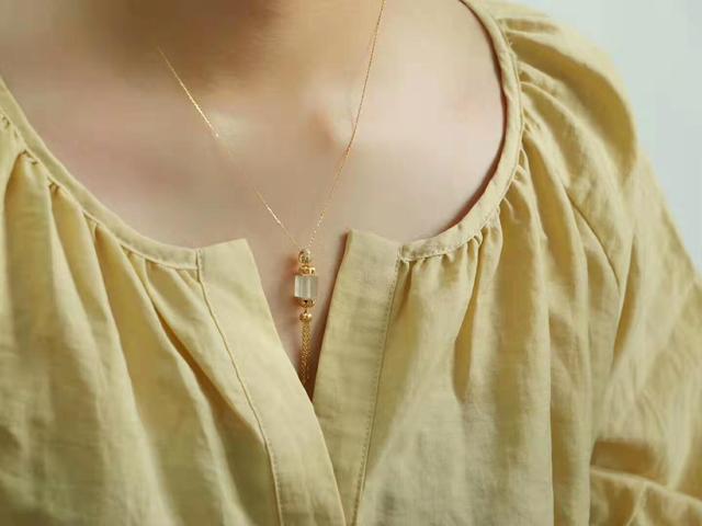 翡翠手镯能和金项链戴一起吗,玉和人有缘的征兆-第9张图片-翡翠网 翡翠手镯能和金项链戴一起吗,玉和人有缘的征兆-第9张图片-翡翠网