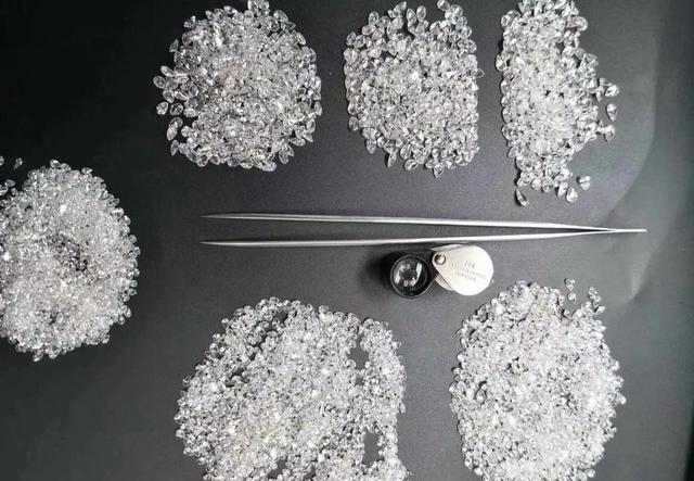 南非钻石是真钻吗南非钻石与钻石的区别-第1张图片-翡翠网 南非钻石是真钻吗南非钻石与钻石的区别-第1张图片-翡翠网