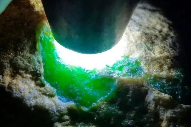 缅甸翡翠原石价格,翡翠原石价格多少钱-第3张图片-翡翠网 缅甸翡翠原石价格,翡翠原石价格多少钱-第3张图片-翡翠网