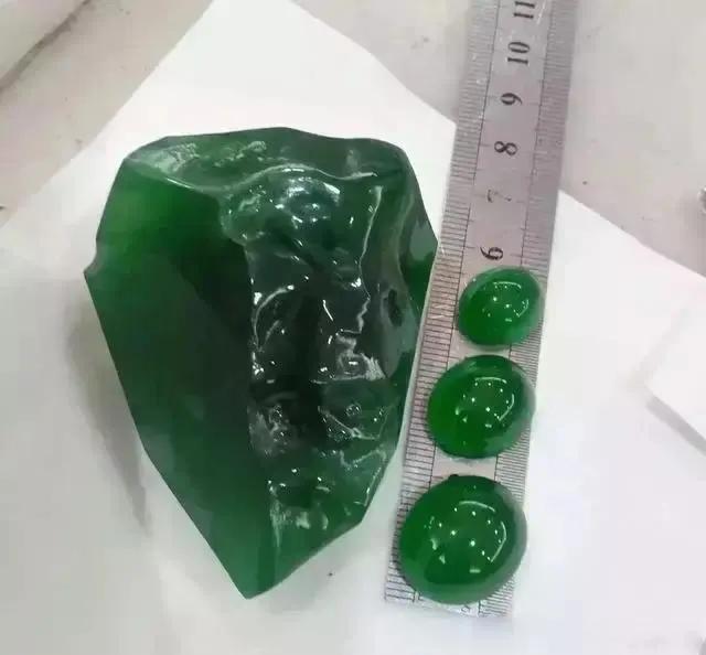 缅甸翡翠原石价格,翡翠原石价格多少钱-第5张图片-翡翠网 缅甸翡翠原石价格,翡翠原石价格多少钱-第5张图片-翡翠网