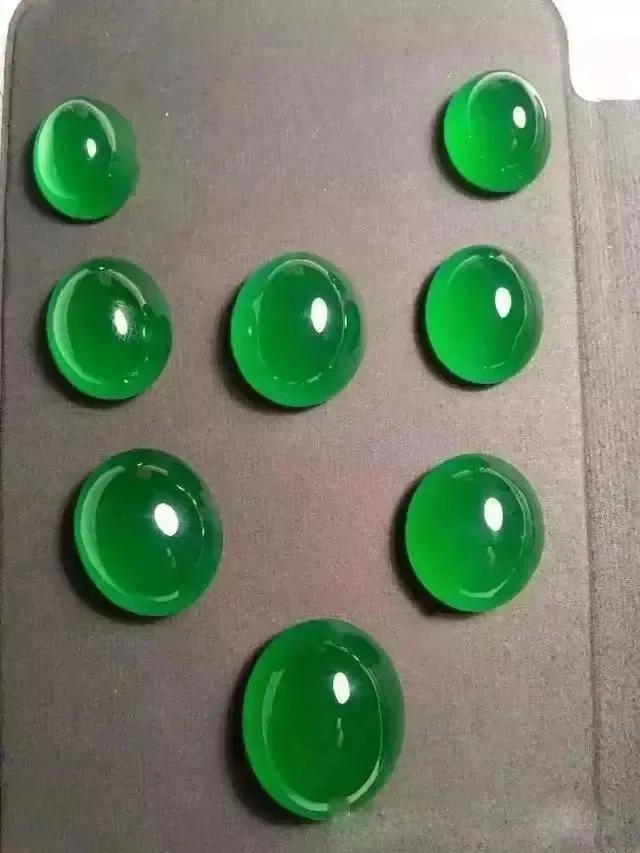 缅甸翡翠原石价格,翡翠原石价格多少钱-第9张图片-翡翠网 缅甸翡翠原石价格,翡翠原石价格多少钱-第9张图片-翡翠网