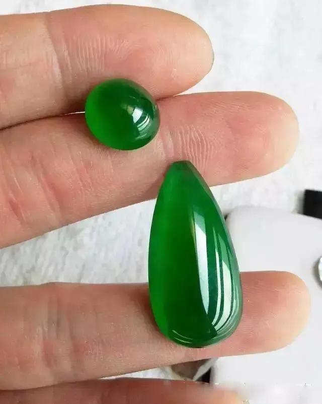 缅甸翡翠原石价格,翡翠原石价格多少钱-第10张图片-翡翠网 缅甸翡翠原石价格,翡翠原石价格多少钱-第10张图片-翡翠网