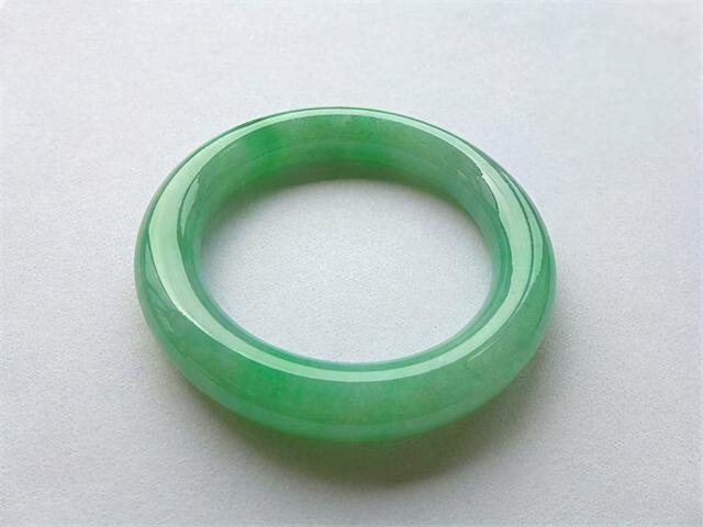 2000左右粗豆种翡翠手镯价格豆绿翡翠手镯图片价格-第2张图片-翡翠网 2000左右粗豆种翡翠手镯价格豆绿翡翠手镯图片价格-第2张图片-翡翠网