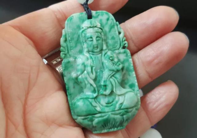 密玉原石多少钱一斤密玉珠宝翡翠手镯价格-第2张图片-翡翠网 密玉原石多少钱一斤密玉珠宝翡翠手镯价格-第2张图片-翡翠网