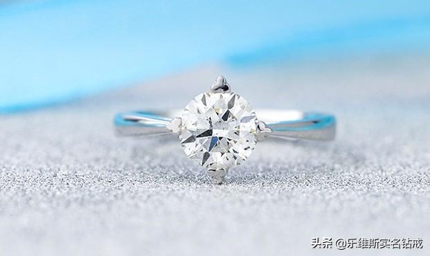 求婚戒指买什么样的好,求婚戒指买啥样的-第4张图片-翡翠网 求婚戒指买什么样的好,求婚戒指买啥样的-第4张图片-翡翠网