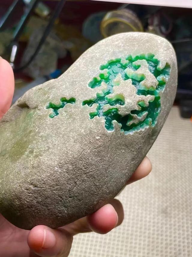 翡翠原石是怎么形成的为什么缅甸出翡翠原石-第2张图片-翡翠网 翡翠原石是怎么形成的为什么缅甸出翡翠原石-第2张图片-翡翠网