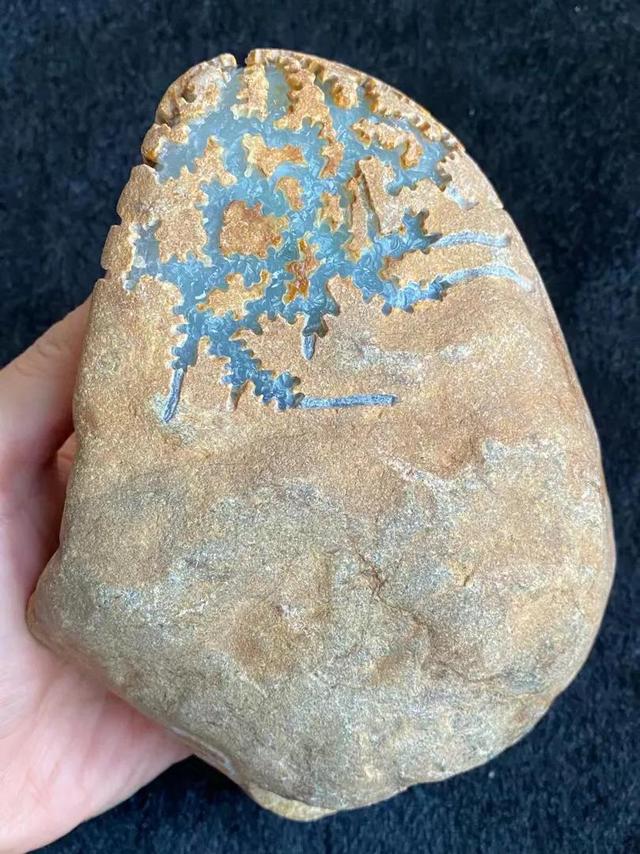 翡翠原石是怎么形成的为什么缅甸出翡翠原石-第3张图片-翡翠网 翡翠原石是怎么形成的为什么缅甸出翡翠原石-第3张图片-翡翠网