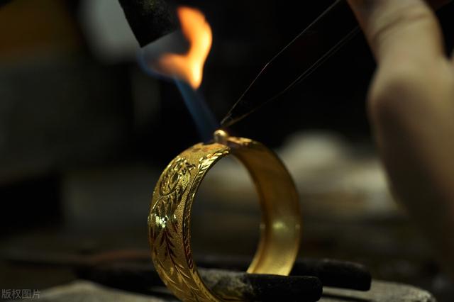 为什么中国珠宝的黄金便宜,黄金哪家最好最纯-第5张图片-翡翠网 为什么中国珠宝的黄金便宜,黄金哪家最好最纯-第5张图片-翡翠网